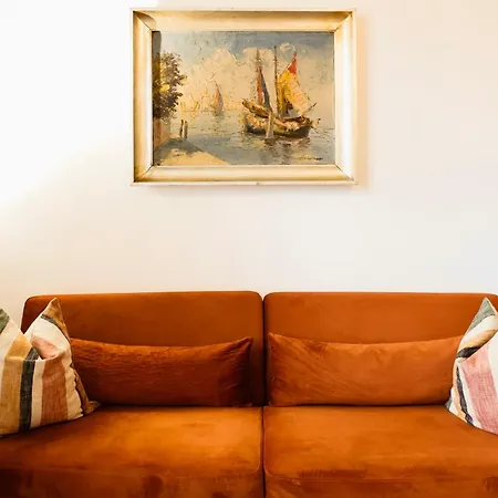 Historic Center Boutique - Parking Included - Schlossberg View