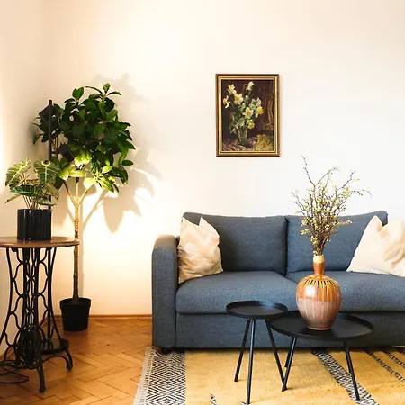 Historic Center Boutique - Parking Included - Schlossberg View