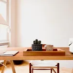 Апартаменти Historic Center Boutique - Free Parking - Schlossberg View - Casa Momo *