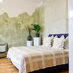 Апартаменти Historic Center Boutique - Free Parking - Schlossberg View - Casa Momo *