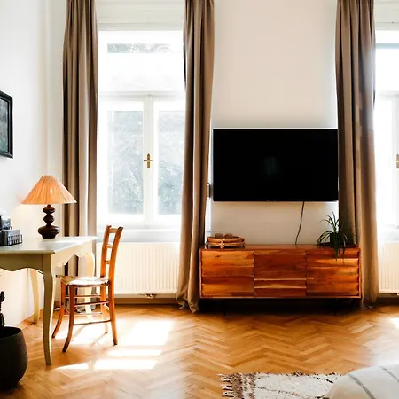 Luxusapartment Im Zentrum Mit Schlossbergblick Und Parkplatz Apartmán *
