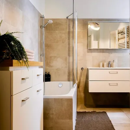 Luxury City Center Apartment - Free Parking - Schlossberg View - By Casa Momo Apartment Graz