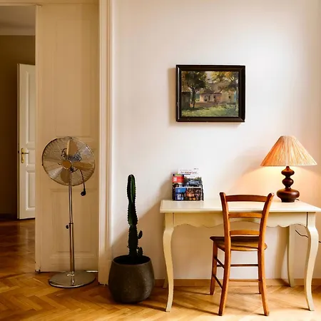 Historic City Center Boutique Apartments - Free Parking - Schlossberg View - By Casa Momo