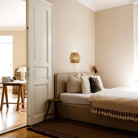 Historic City Center Boutique Apartments - Free Parking - Schlossberg View - By Casa Momo Daire Graz