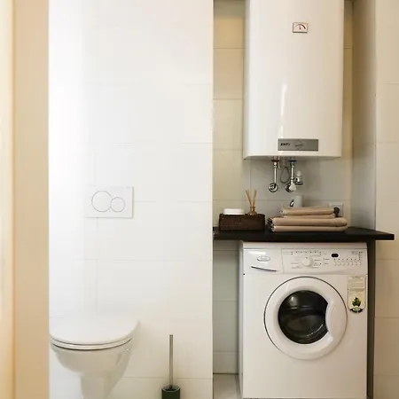 Апартаменти Historic Center Boutique - Parking Included - Schlossberg View